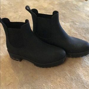 Black waterproof boots